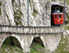 es geht runter ins erste Tunnel